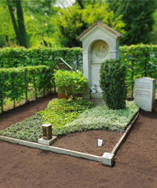 Gärtner (m/w/d) für die Grabpflege gesucht Gärtner (m/w/d) für die Grabpflege gesucht