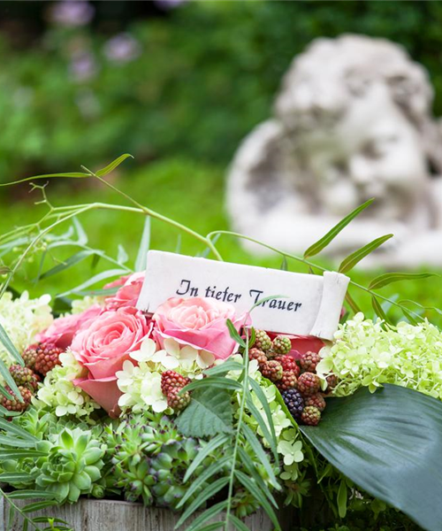 Das Grab im Sommer – die richtigen Blumen finden