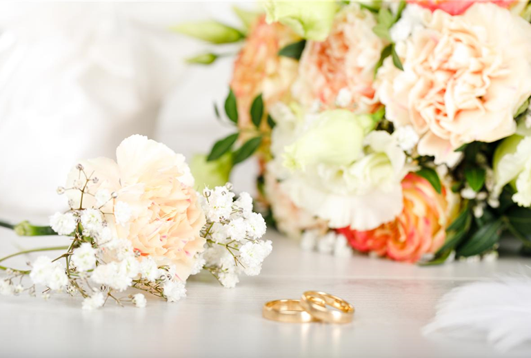 Floristische Tischdekoration mit Eheringen