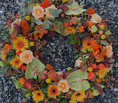 Trauerkranz- rundgesteckt Orange  Trauerkranz- rundgesteckt Orange